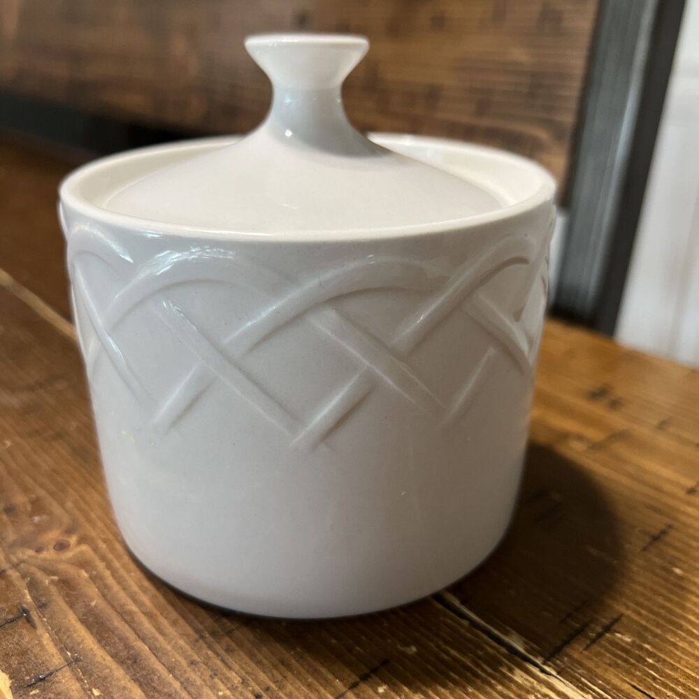 Oneida Picnic Sugar Bowl & Lid White Ceramic Weave Pattern Stoneware 3" round